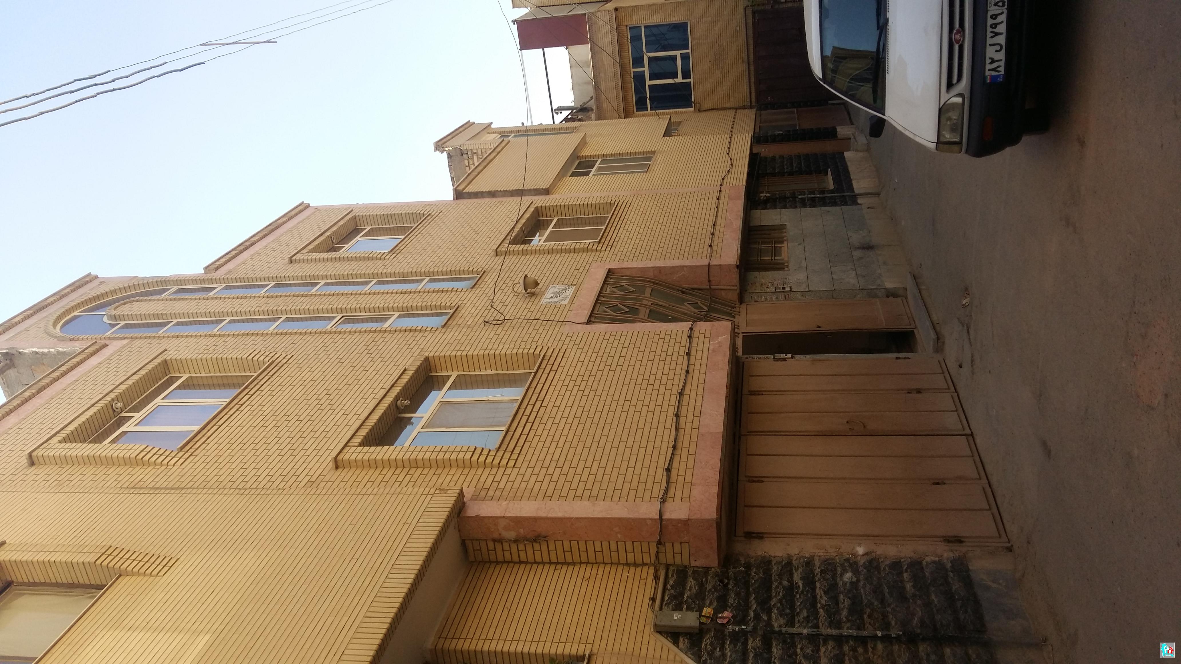 کد1105(طبقه همکف با حیاطاختصاصی-ملک شهر  آزادگان)